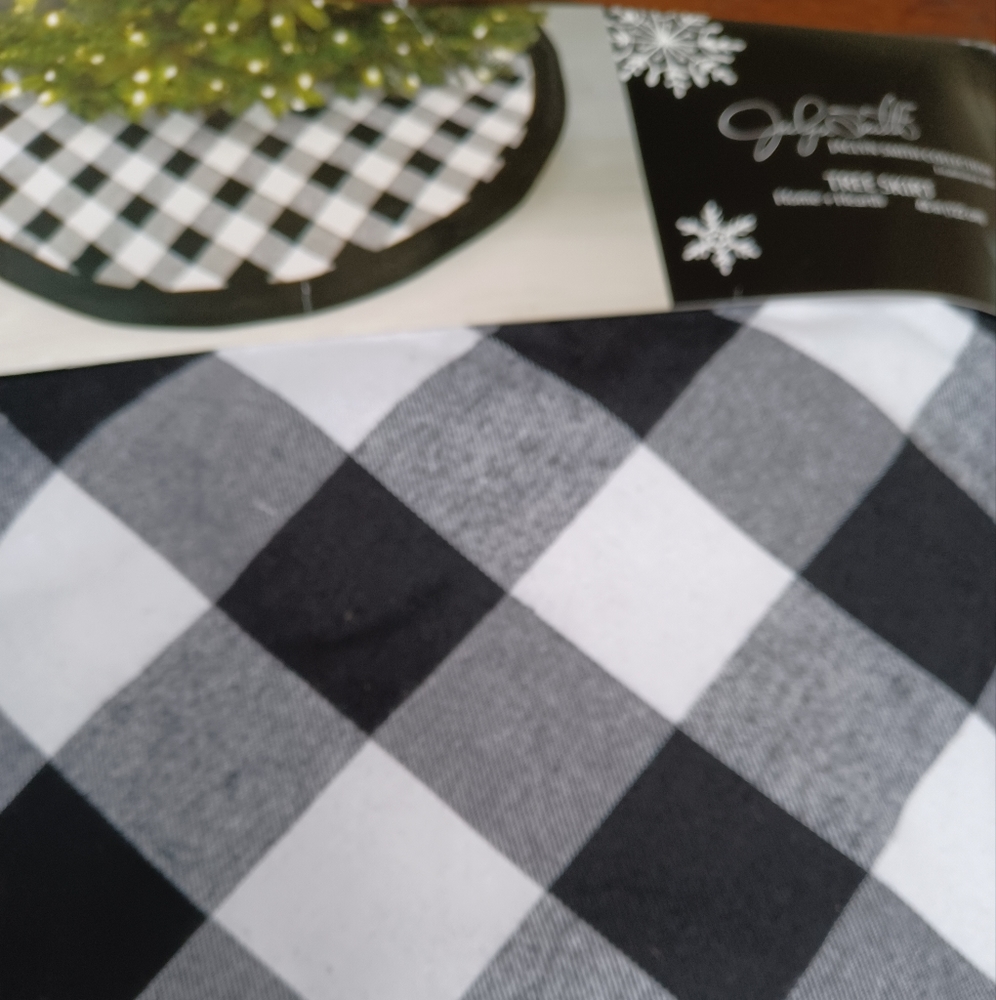 NWOT BLACK WHITE GINGHAM TREE SKIRT CHRISTMAS